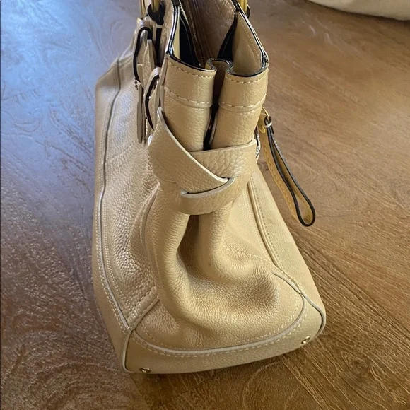 Coach Hampton Shoulder Bag - Picture 9 of 11